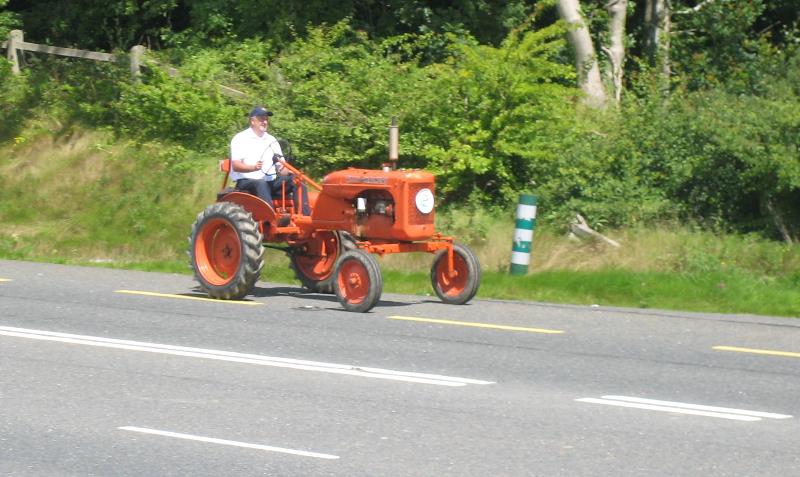 ../Images/Vintage tractor Run 2007- 24.jpg